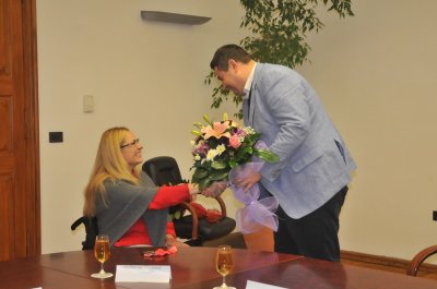 Helena Dretar Karić je za ostvareni rezultat primila čestitke i poklone od zamjenika župana Alena Kišića