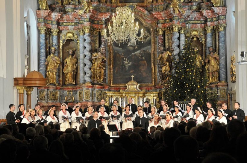 U varaždinskoj katedrali održan 25.božićni koncert Lada