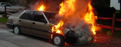 Vuglovec: Pijan autom udario u most, auto se zapalio i izgorio