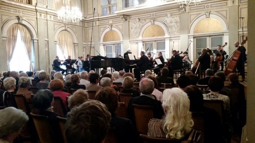 VIDEO: Koncert VKO s maestrom Dešpaljem i dva klavira