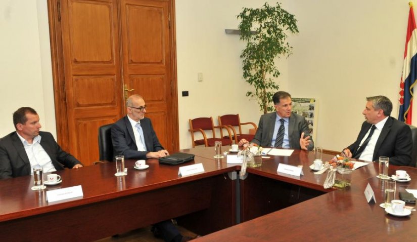 FOTO: Ministar poljoprivrede na radnom sastanku sa županom Štromarom