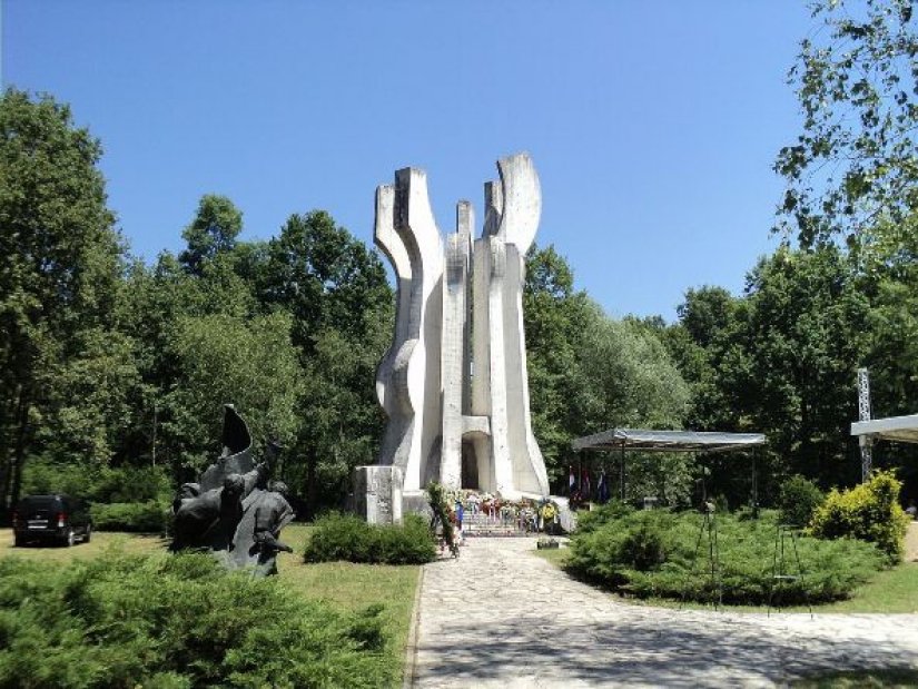 Spomen-park Brezovica