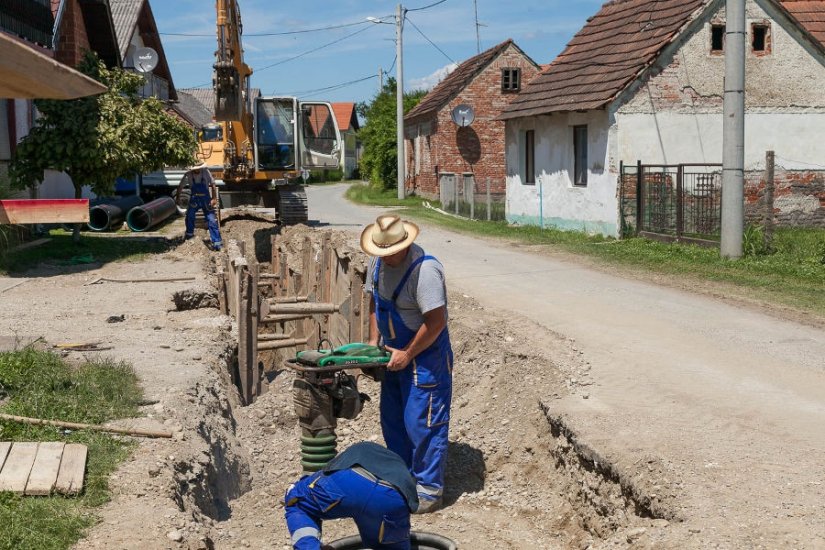 FOTO: Nastavljeni radovi na infrastrukturi u Svibovcu Podravskom