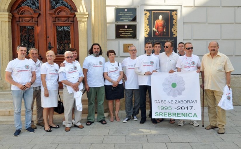 Gradonačelnik Čehok i zamjenik župana Vugrin odali počast žrtvama Srebrenice