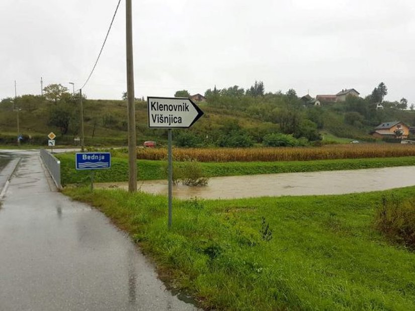 Rastu vodostaji Bednje i Plitvice, poplavljena cesta u lepoglavskom Viletincu