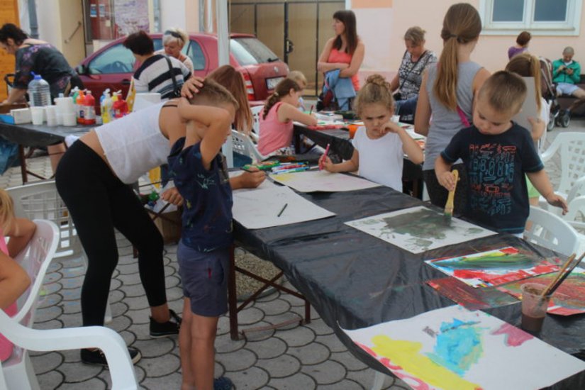 Crtanje na ulici u Ludbregu i ove godine privuklo brojne mališane