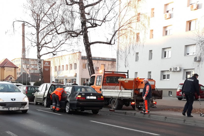Lančani sudar u Zagrebačkoj ulici u Varaždinu, prometna nesreća i u Optujskoj