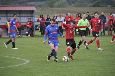 Filip Holi (plavi) je golovima u drugom dijelu donio Bod Bednji u utakmici koja je opravdala epitet derbija