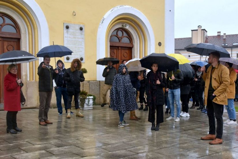 FOTO: Ni kiša nije pokvarila terensku nastavu studenata studija Edvard Bernays iz Zagreba u Ivancu