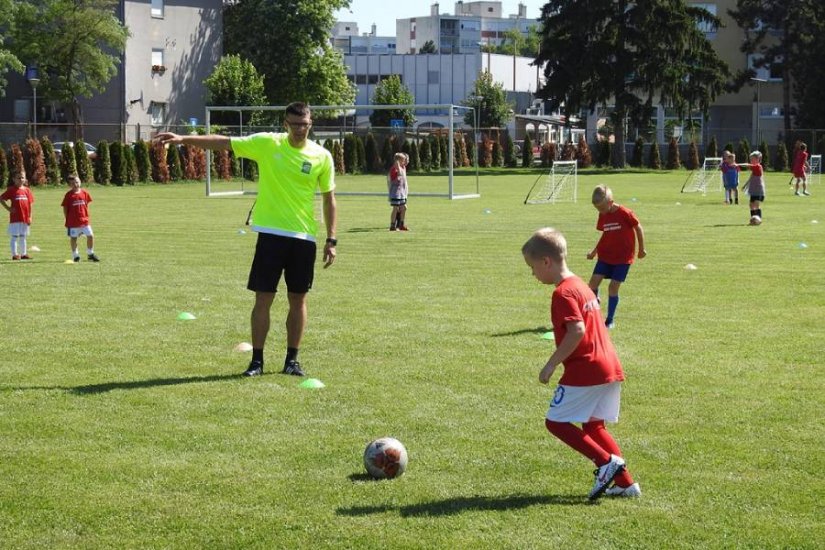 U Varaždinu traje Ljetni nogometni kamp za djecu: tema - posjed lopte