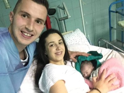 Matej Senić sa suprugom Josipom i kćerkom Nkom u varaždinskoj bolnici
