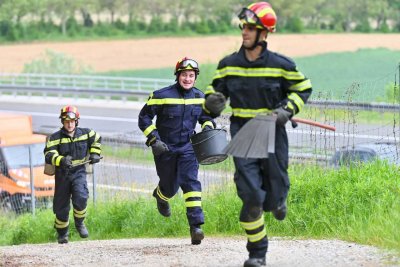 FOTO Vatrogasci sa sjevera i Slovenije odmjerili snage na 1. Intervencijskom vatrogasnom natjecanju &quot;Varaždinbreg 2022.&quot;