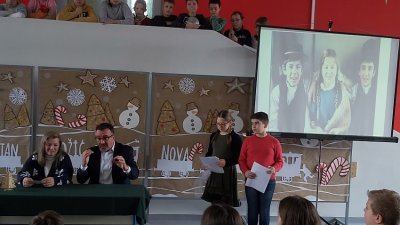 FOTOGALERIJA Vlak u snijegu stigao u Varaždin: Draga i Pero s učenicima I. Osnovne škole