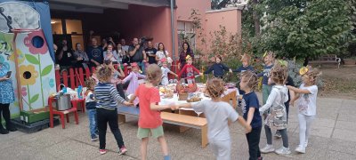 DJEČJI VRTIĆ VARAŽDIN Vrtićki mališani u Kozarčevoj obilježili Svjetski Dan jabuka pripremom slasnih delicija