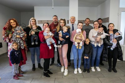 FOTO Novorođenima i do 300 eura, a roditeljima i obećanje na koje su čekali