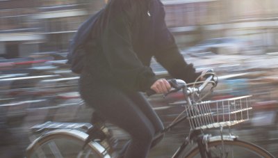 Biciklist (84) vozio Zagrebačkom ulicom, ozlijeđen prilikom pada