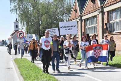 Započela prosvjedna povorka radnika Varteksa; za ponedjeljak dogovoren sastanak s dioničarima