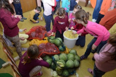 FOTO: Vrijedna donacija mališanima iz Trnovca, dobili i kiselo zelje