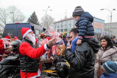 Moto-mrazovi razveselili djecu u Bednji, Lepoglavi i Ivancu