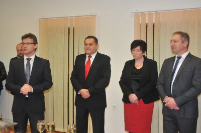Mario Sačić, Zvonko Šamec, Sonja Cvrtnjak i Miroslav Mišak (s lijeva) na večerašnjem primanju u općinskim prostorijama u Trnovcu