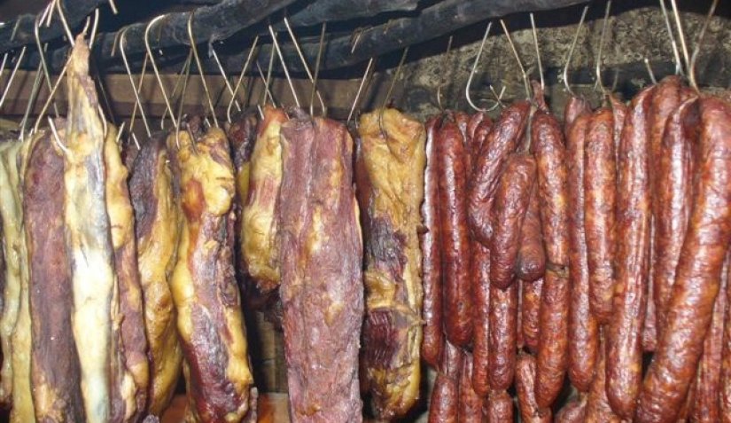 Iz sušare u Ljubešćici ukradeno 300 kilograma sušenog mesa