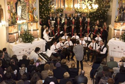 FOTO: Božićni koncert u Petrijancu upotpunio božićnu čaroliju