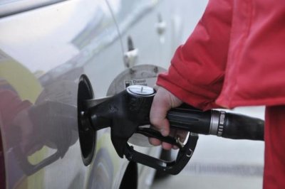 Zbog pada cijene nafte, gorivo od utorka jeftinije za 24 lipe