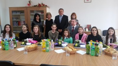 FOTO: Štromar i Šamec čestitali učenicama i mentoricama OŠ Trnovec na rezultatu u Solunu