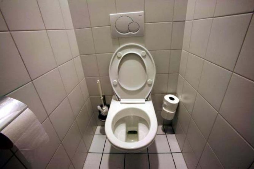N. Marof: Na vodokotlić u WC-u u dućanu postavio uređaj za snimanje?!
