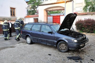 Auto u Vrazovoj jučer se zapalio zbog pregrijavanja motora