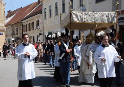 Biskup Mrzljak predvodi proslavu Tijelova u Varaždinu