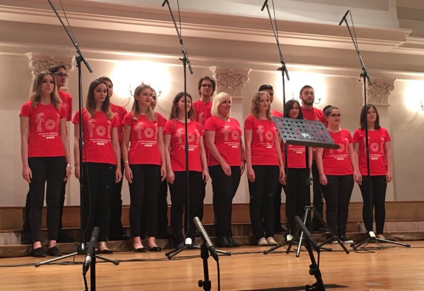 VIDEO: Akademski pjevački zbor FOI-ja uspješno odradio svoj prvi nastup