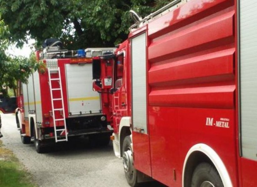 Članovi JVP gasili zapaljeni stol i klupe u Dravskoj šumi
