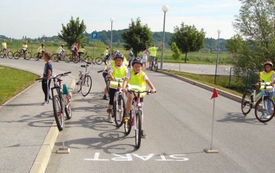 FOTO: Mladi biciklisti u Salinovcu učili kako se ponašati u prometu