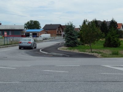 FOTO: Dovršeno uređenje prometnice i nogostupa na raskrižju u Trnovcu