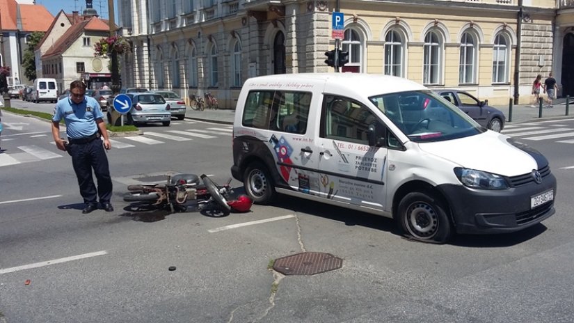 Jučerašnju nesreću kod pošte u Varaždinu skrivio mopedist (74)