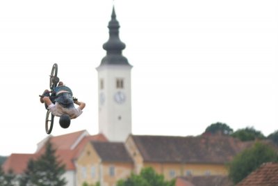 FOTO: Sudionici Topličke biciklijade uživali u prezentaciji ekstremnog biciklizma