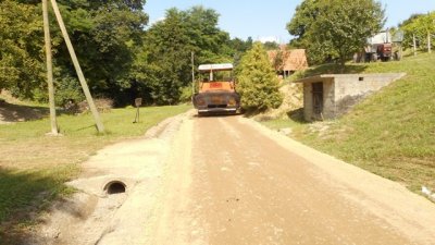FOTO: U tijeku asfaltiranje dionica na području općine Vinica