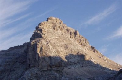 Razor je s visinom od 2.601 metara smješten u srcu Julijskih Alpi