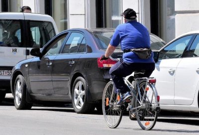 Akcija &quot;Pješaci i biciklisti&quot;: Biciklisti ne koriste prsluke, a pješaci nepropisno prelaze kolnik