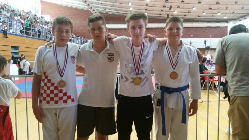 Pet medalja, od čega dva zlata, za Karate klub Varaždin u Čakovcu