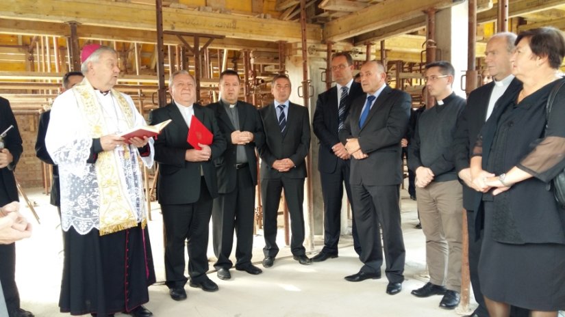 Biskup Mrzljak blagoslovio temeljni kamen novog Caritasovog centra na Banfici