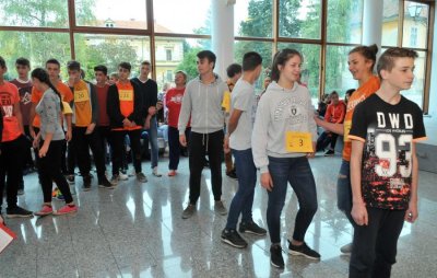 FOTO Učenici Prve Gimnazije pretrčali 380 stepenica u čast 380. obljetnice škole