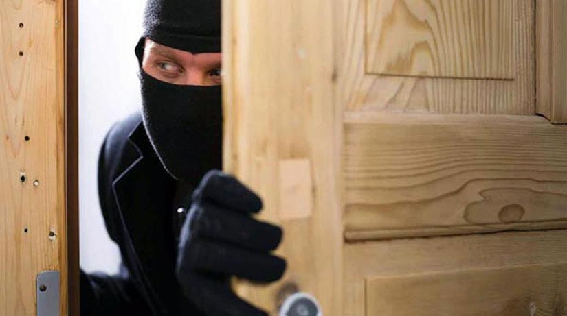 Policija traži počinitelja koji je provalio u trgovinu u Trnovcu