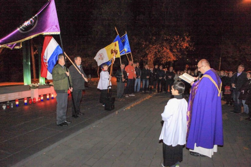 Mimohodom sjećanja Ivanec s dostojanstvom obilježio Dan sjećanja na Vukovar