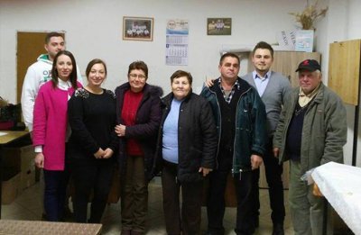Mladi HNS-a mandarinama razveselili umirovljenike u Velikom Bukovcu