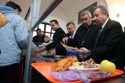 U Caritasovoj Pučkoj kuhinji siromašnim građanima podijeljeno tisuću obroka