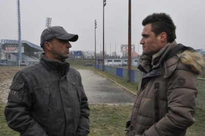 Leon Benko (desno) u razgovoru s bivšim trenerom i igračem &quot;krojača&quot; Draženom Besekom