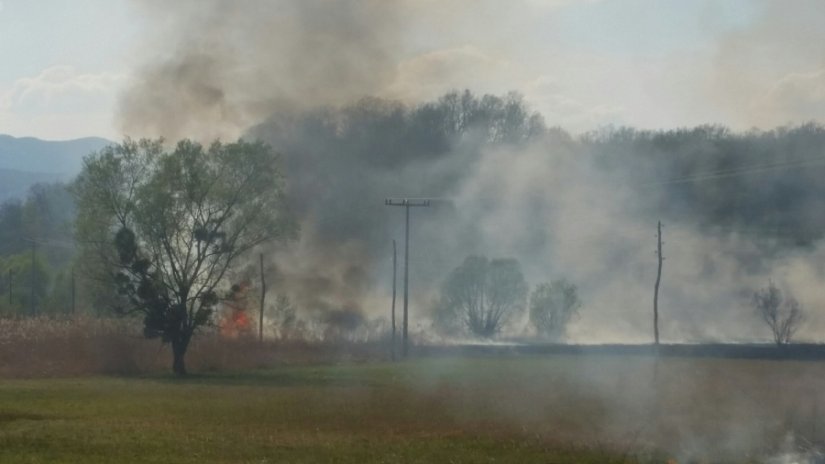 FOTO: Vatrogasci i danas u punom pogonu, gasili požar otvorenog prostora kod Bednje