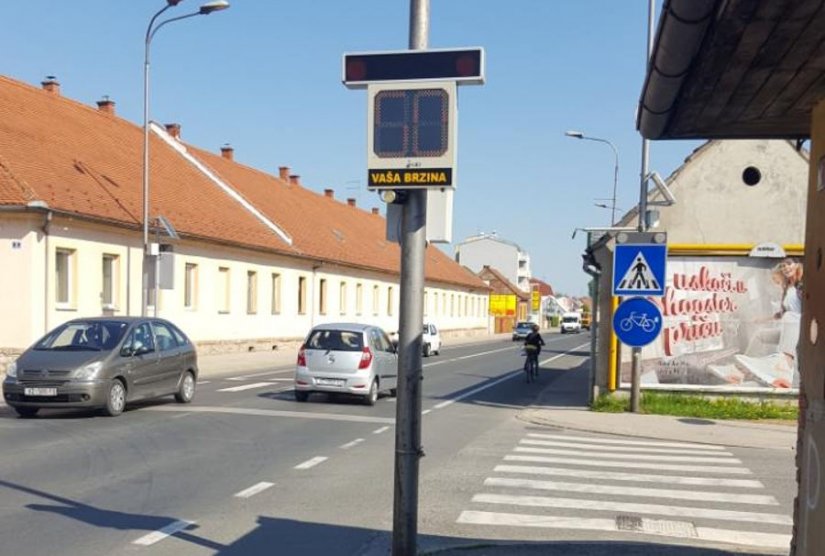 Na raskrižju Optujske i Fabijanske ulice u Varaždinu postavljen pokazivač brzine